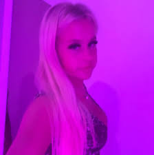 Hello Any recommendations for nail salon near the downtown I want to have  appointment for today or tomorrow 😅😅