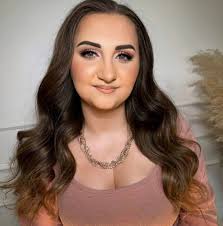 Anywhere/ anyone in hull able to do eyelashes tomorrow appointment has been  cancelled and I go to Leeds fest Thursday morning😩