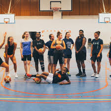Envie de poursuivre votre routine sportive même en déplacement ? Basket Paris 14 Plus Qu Un Club Une Grande Famille