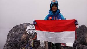 Gunung kerinci menjadi puncak gunung tertinggi di indonesia yang tidak terletak di papua. Anak Perempuan 11 Tahun Ini Taklukan Gunung Tertinggi Di Indonesia Tribun Jogja