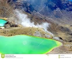 Maybe you would like to learn more about one of these? Paisagens Vulcanicas Bonitas Em Nova Zelandia Foto De Stock Imagem De Verde Lava 103933326
