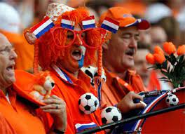 Onder voetbalfans komt een onderzoek om het draagvlak te peilen. Oranjesupporters Hopen Op Gdansk Oranje Nederland Oranje Feestje