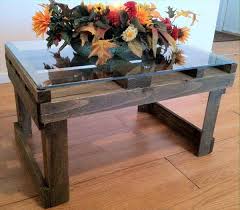 Evenly all the way around, rob put screws in each of the pocket holes. Diy Pallet Coffee Table With Glass Top