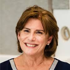 Linda Lamoureux's Instagram, Twitter & Facebook