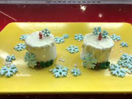 Review New White Chocolate And Eggnog Christmas Candle Cake Lights Up Sunshine Seasons At Epcot Wdw News Today