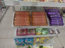 Silver queen chocolate almond 68g adalah coklat dengan perpaduan pas antara coklat, susu, dan kacang mete di dalamnya yang menghasilkan pengalaman makan coklat yang akan membuat ketagihan. Hari Kasih Sayang Omset Penjualan Coklat Meningkat