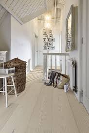 Le Sol Lindura Est Du Plus Bel Effet Dans Les Pieces Spacieuses Ses Lames Tres Longues Y Sont Parfaitement Mises En Valeur En Outre Parquet En Chene Plancher