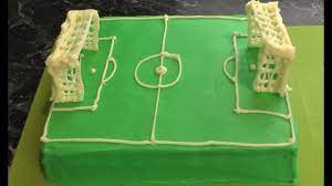 Mit weißer zuckerschrift die linien des spielfeldes aufmalen. Fussballfeld Torte Em Torte Freaky Baking Ninnin Youtube