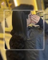 تسريحات شعر بذوق راقي ✨ سواء كنتِ تبينها ناعمة، فخمة، أو جريئة… نضبط  التسريحة اللي تكمل إطلالتك وتناسب مناسبتك من أول مرة 👑 خبرة، ثبات، ولمسة  أنثوية تكمّل جمالك 🤍 احجزي موعدك