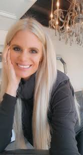 Happy Monday! I hope everyone had a great weekend! My names Genevieve I  moved to Ellijay in June. I recently started working at MOUNTAIN DOs SALON  in town! I'm very excited to