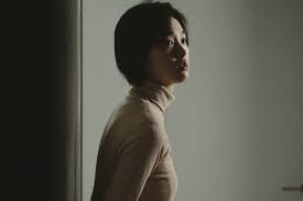 Netflix、韓国ドラマ「サムバディ」が超絶斬新。エロティックでサイコな純愛ストーリー（Toru Mitani） | Vogue Japan