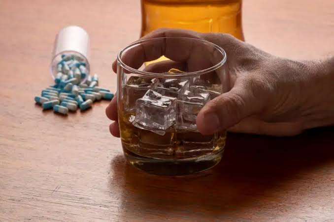 Alcohol and Antibiotics: Effects Risks and Safety Guidelines