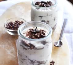 Recette Yaourt Glace A La Stracciatella Recette Recette Yaourt Glace Envie De Bien Manger Yaourt Glace