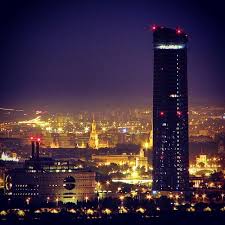 Sevilla De Noche Torre Pelli Sevilla Lugares Para Ir Andalucia