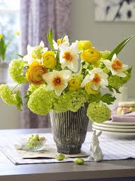 Vor allem zu ostern werden die vier wände reich mit blumen eingedeckt. Frohe Ostern So Gelingt Die Perfekte Osterdeko Wohnidee De Ostern Blumen Narzissen Blumen Blumenstrauss