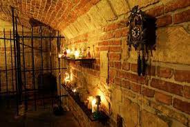 A dark, often underground chamber used to confine prisoners. Gruselige Spannung The Dungeon Cluj Napoca Reisebewertungen Tripadvisor