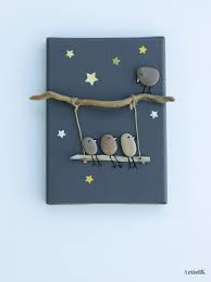 Tableau Galets Oiseaux Bois Flotte Fond Anthracite Dessin Humoristique Petit Format Decorations Murales Par Ar Artisanat En Pierre Craft Metiers De La Pierre