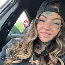 Lee Carleton's Instagram, Twitter & Facebook