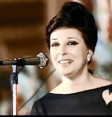 فيها ايه الدنيا دي الا انت ؟ رسالة من نزار قباني الى نجاة الصغيرة: Ù†Ø¬Ø§Ø© Ø§Ù„ØµØºÙŠØ±Ø© ÙÙŠ ØµÙˆØ±Ø© Ù†Ø§Ø¯Ø±Ø© Ù‡ÙƒØ°Ø§ Ø¨Ø¯Øª Ø¨Ø§Ù„Ø­Ø¬Ø§Ø¨ ÙÙŠ Ø³Ù† Ø§Ù„Ù€80 Laha Magazine