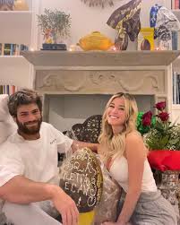 Contact can yaman on messenger. Can Yaman Disappears From Instagram Did He And Diletta Leotta End Their Relationship Al Bawaba