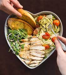 This Chicken Avocado Pasta Is The Perfect Romantic Dinner For Two A Quick And Easy Avocado Pasta R Romantic Dinner Recipes Chicken Avocado Pasta Avocado Pasta