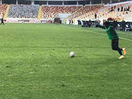 Trabzonspor maçı öncesi zemin i düzeltme çalışmalarına hız veren yeni malatyaspor kulübü sahanın son durumunu paylaştı. Malatyaspor Galatasaray Macindaki Zemin Tepki Cekti Ntvspor Net