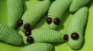 Kue kering ini sengaja dibentuk menyerupai ulat agar terlihat menarik saat diletakkan di dalam toples. Resep Kue Kering Lebaran Bentuk Ulat Daun Lifestyle Fimela Com