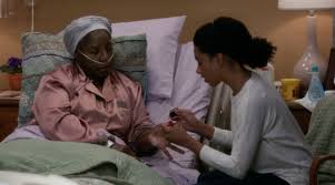 Noté parmi les meilleurs épisodes de la saison 15, ce dernier captive via une réalisation originale et un jeu d'acteurs à très haut niveau. Grey S Anatomy Season 13 Episode 18 Review Be Still My Soul Tv Fanatic
