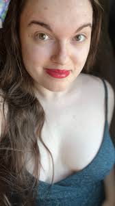 Saw introductions going around again so I thought I would re-introduce  myself! 👋 Hi, I'm Dana! 🍁 I'm 25 from Canada 📚 A prolific writer: 11  books published, 10 upcoming book deals