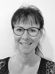 Robot hjälper Ulla med medicinen