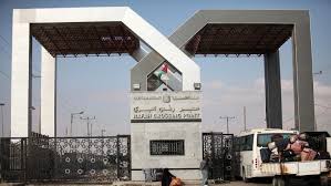 افتتح اليوم معبر رفح الحدودي بمشاركة الرئيس الفلسطيني محمود عباس وبحضور مندوب الإتحاد الأوروبي. ÙØªØ­ Ù…Ø¹Ø¨Ø± Ø±ÙØ­ Ø§Ø³ØªØ«Ù†Ø§Ø¦ÙŠØ§ Ù„Ø¹ÙˆØ¯Ø© Ø§Ù„ÙÙ„Ø³Ø·ÙŠÙ†ÙŠÙŠÙ† Ø§Ù„Ø¹Ø§Ù„Ù‚ÙŠÙ† ÙÙŠ Ù…ØµØ± Ø¥Ù„Ù‰ ØºØ²Ø© Ù…ÙˆÙ‚Ø¹ Ù‚Ù†Ø§Ø© Ø§Ù„Ù…Ù†Ø§Ø± Ù„Ø¨Ù†Ø§Ù†