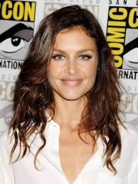 Hannah Ware • Estatura (altura), Peso, Medidas, Edad, Biografía, Wiki