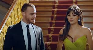 Hande erçel ve kerem bürsin'in dizisi sen çal kapımı'ya bomba bir kadın oyuncu transfer oldu. Sen Cal Kapimi Yeni Sezon Fragmani Yayinlandi Sosyal Medya Yikildi Iste Sen Cal Kapimi Yeni Sezon Fragmani Internet Manset