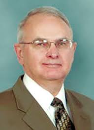 Hooley will retire after 42 years at bank