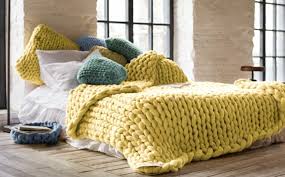 Je veux trouver un tricot pour bébé ou femme de qualité et pas cher ici tricoter un plaid en grosse maille. Adoptez Le Plaid Grosse Maille Pour Un Hiver Cocooning