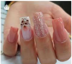 Las uñas decoradas cada vez están siendo mas usadas. 9fbxjql4cyoajm