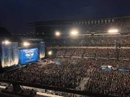 Lincoln Financial Field Section C2 Row 1 Kenny Chesney