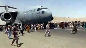 Service members, after western governments warned of a security. Chaos Am Flughafen Kabul Evakuierung Verzogert Sich Br24