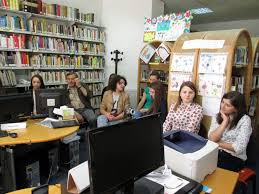 Copiii, familiarizați deja cu universul cărții, al bibliotecii, vă vor invita să deveniți, alături de ei, și cititori. Filiala Garabet IbrÄileanu Biblioteca JudeÅ£eanÄ Gheorghe Asachi Iasi