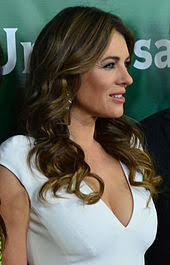 Auch liz hurley zeigt gerne, was sie hat. Elizabeth Hurley Wikipedia