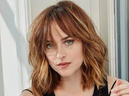 Short haircuts and bangs on ladies are super trendy right now, and bangs look good with short hair. Pin On Short Hair With Bangs