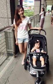 台北市信義區好年輕的母女 根本是一對姊妹嘛 with quinny buzz baby strollers big family children