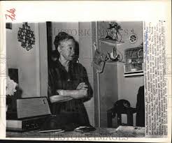 1963 Press Photo Astronaut Gordon Cooper's mother Hattie in Tecumseh, OK