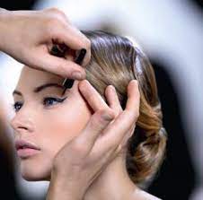 Cursos de maquillaje profesional impartidos por la maquillista internacional beatriz cisneros en en estos cursos de maquillaje profesional aprenderás las últimas técnicas y tendencias del la seguí hasta mac cosmetics donde le aprendí más y me di cuenta de que es tan grande que lo demuestra. Curso Maquillaje Mac Epro Maquillaje