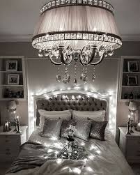 5 Esteticas Y Muchas Posibilidades Como Renovar Tu Cuarto Con Poco Dinero Hollywoodglam Ho Glamourous Bedroom Luxurious Bedrooms Glamorous Bedroom Design
