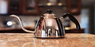 Kettle içine bir miktar su doldurulur ve bir kaşık limon tuzu atılıp kaynatılır. Caydanlik Nasil Parlatilir Caydanlik Temizlemek Icin Bu Yontemleri Deneyin