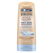The Sunless Tanning Lotion That Prevents Steph From Looking Like A Straight Up Ghost Fashionista