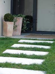 dalles rectangulaires pas de jardin japonais pour creer des allees et chemins dalle jardin jardin en beton deco petit jardin