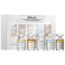 The color white plays a central role for the designer. Replica Deluxe Mini Coffret Set Maison Margiela Sephora