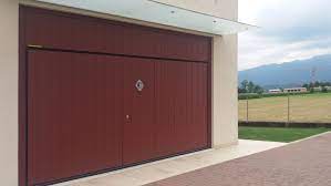 Porta basculante con funzionamento a contrappesi. Classique Hf Porte Basculanti Da Garage In Acciaio Legno E Materiale Coibentato Ballan